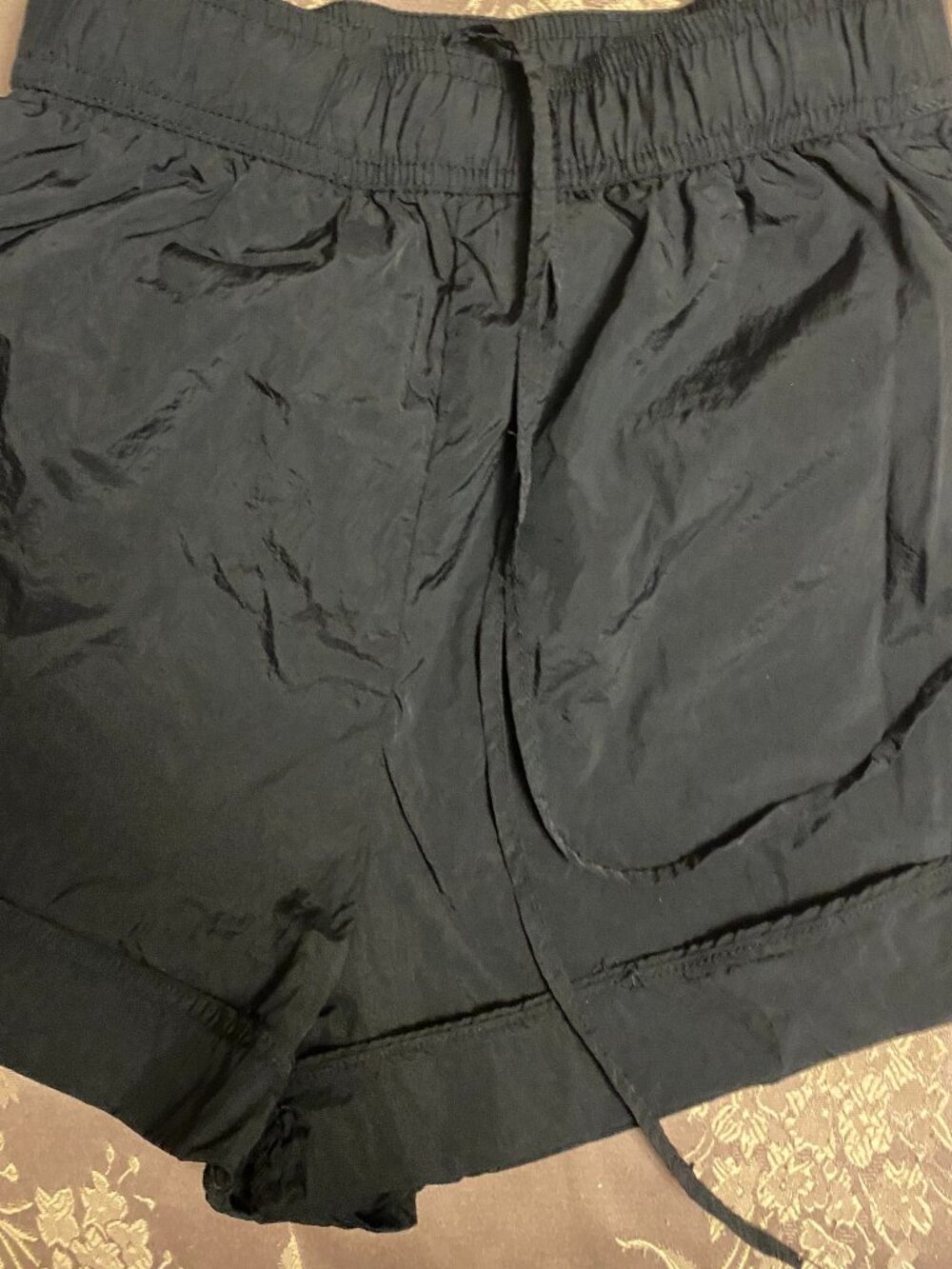 black active wear shorts